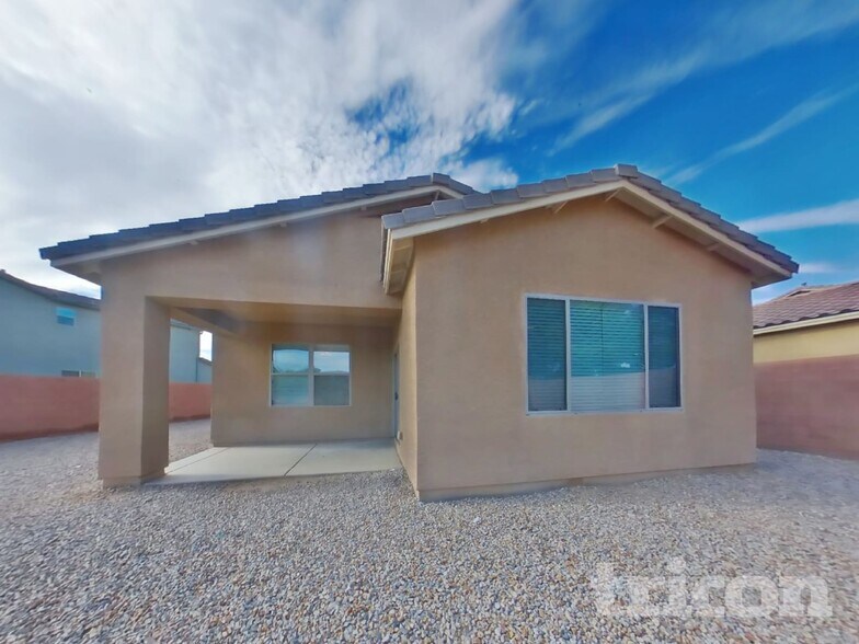 Building Photo - 880 W Busa Dr