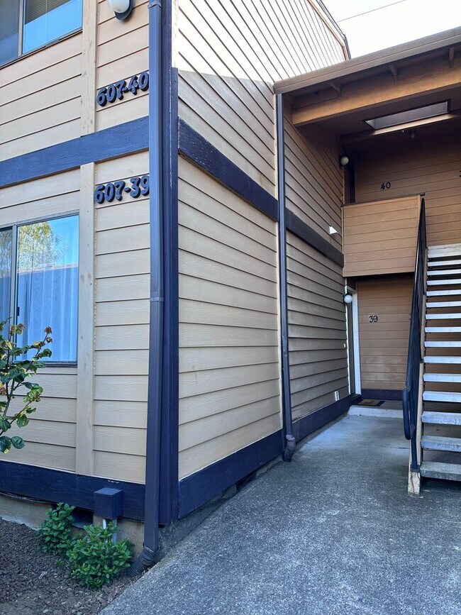 Building Photo - Cozy 2 bdrm 2 bath Condo in Vancouver, WA