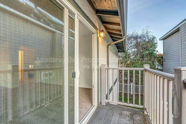 Building Photo - 215 2nd St
