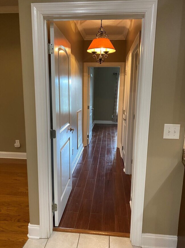 Building Photo - Coming Soon! Beautiful 3/2 with Garage and Sunroom in Johnson City, $2400, Lawn Care Included!