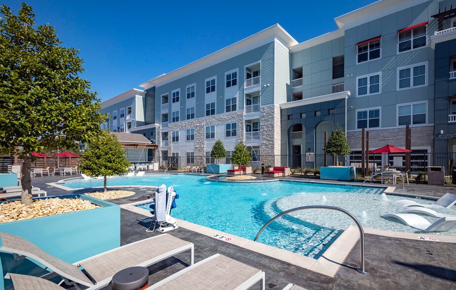 Primary Photo - Seleno at Bridge Street