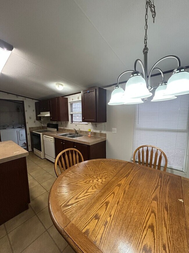 Building Photo - For Rent - Madison Co.-Comer, GA-New Hope Church Road-FURNISHED-4bedroom and 2bathroom-Right off ...