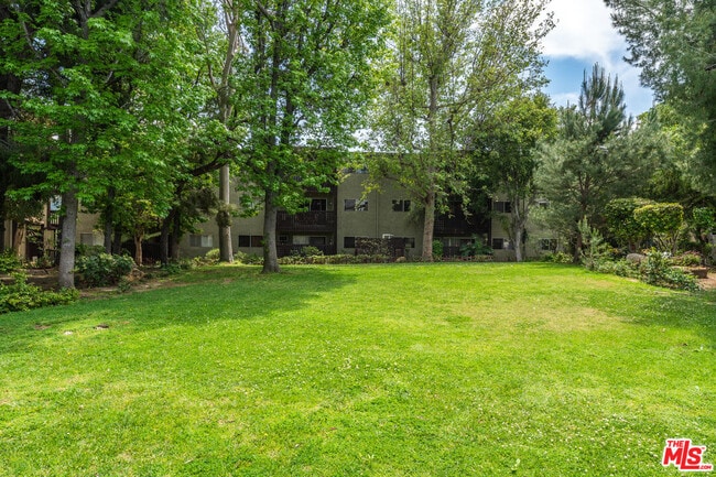 Building Photo - 5870 Benner St