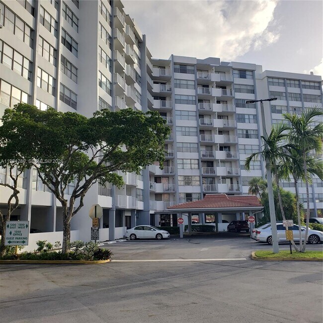 Building Photo - 1200 NE Miami Gardens Dr