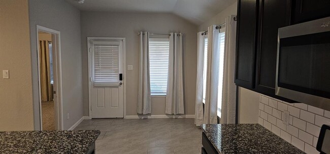 Building Photo - 7519 Highland Chase Dr