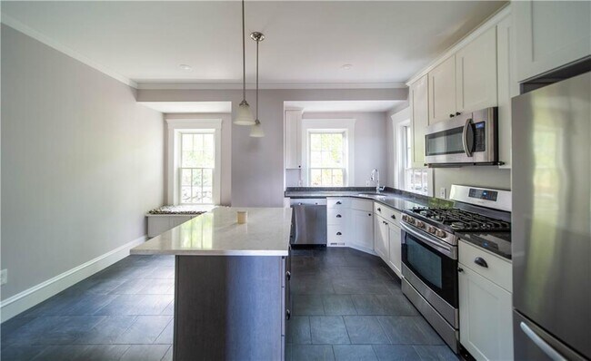 Building Photo - 31 Peirce St