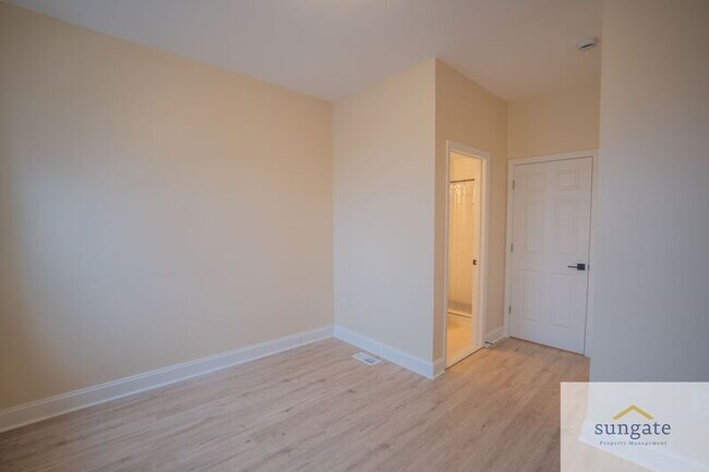 Building Photo - 3205 Esther Pl