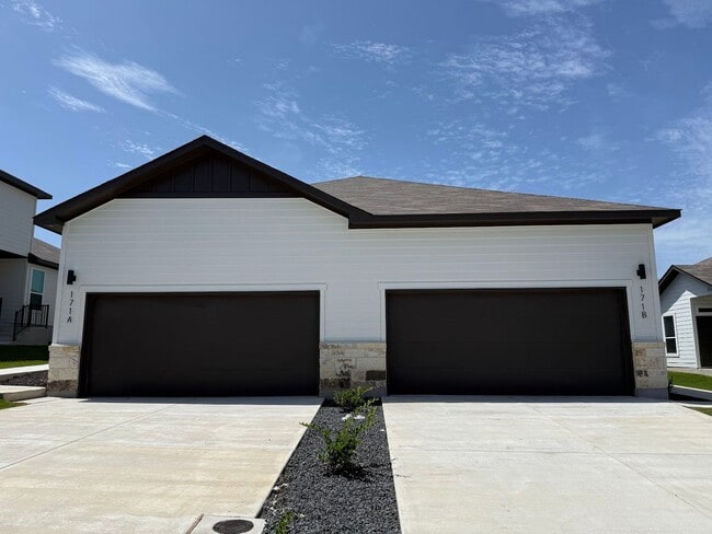 Building Photo - Washer/Dryer Included in the Premiere Luxu...