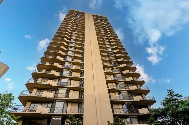Building Photo - 3350 McCue Rd