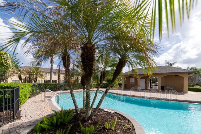 Building Photo - 2210 Seven Oaks Dr