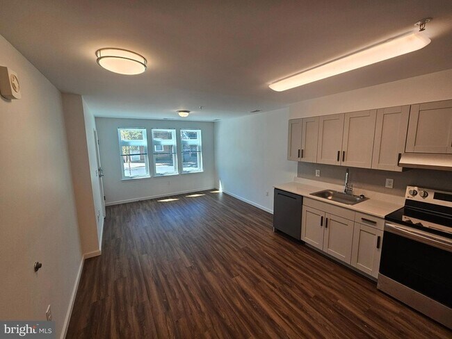 Building Photo - 200 Hamilton Ave