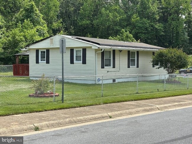 Building Photo - 419 Ashleaf Ave