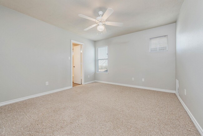 Building Photo - 2939 McLaren Dr