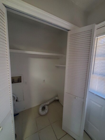 Building Photo - 310 Bluegrass Ln
