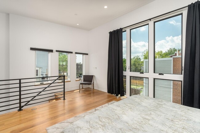 Building Photo - 103 17th St SE