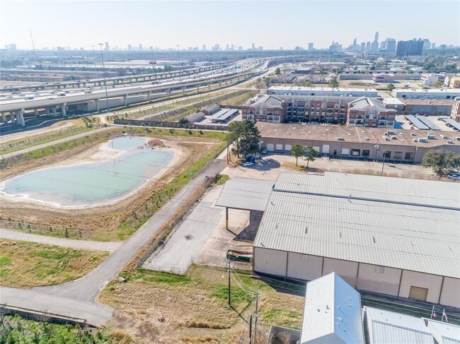 Building Photo - 5867 E Post Oak Ln
