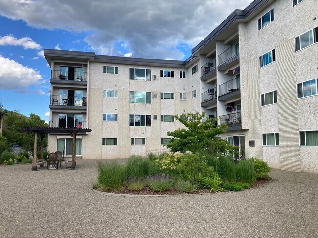Building Photo - 951 Ronald Ave