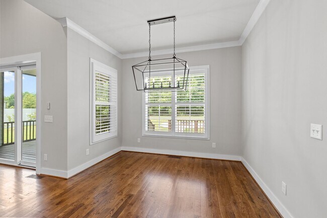 Building Photo - **Luxury 4/4 with Fenced in Yard**