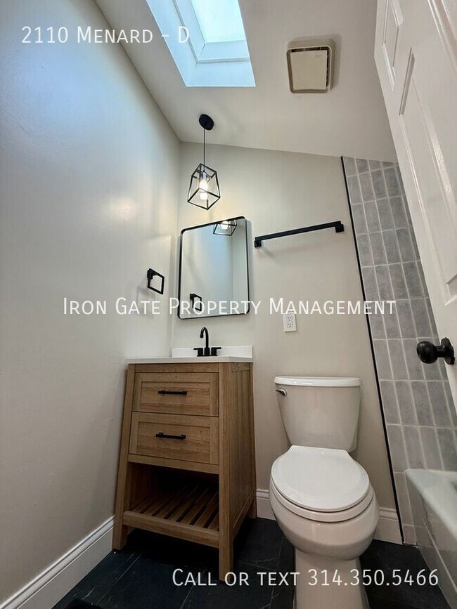 Building Photo - 2110 Menard-D