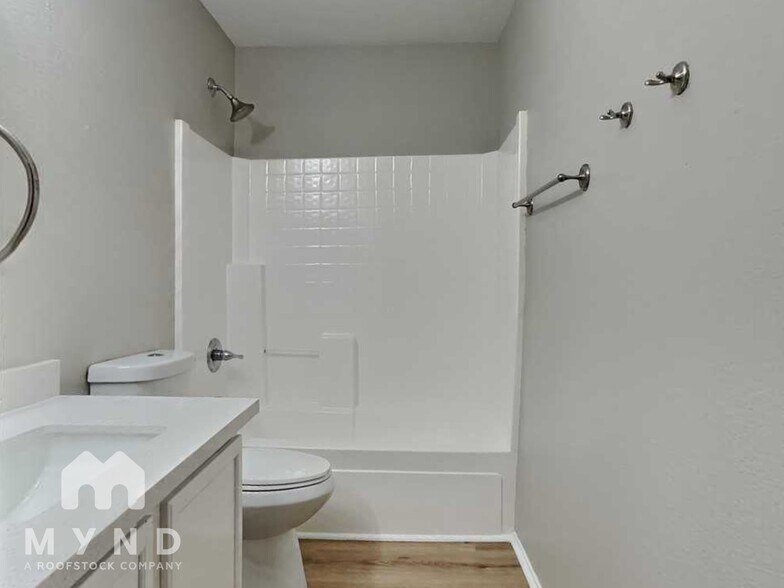 Building Photo - 11529 W Flores Dr