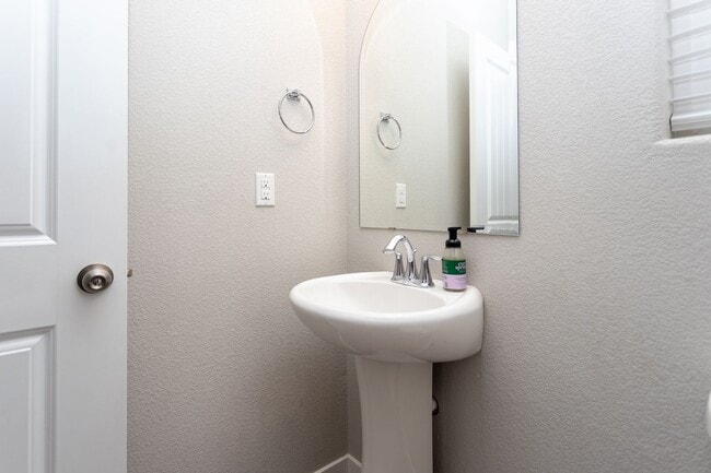 Building Photo - Exquisite 2-Story Home: Luxury Living in Tranquil Cul-de-Sac Setting!!