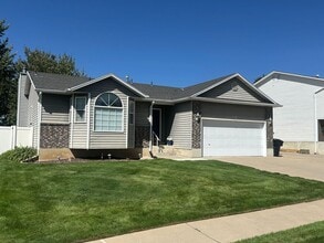 Building Photo - Desirable Kaysville Area/ 5 Bedroom Home