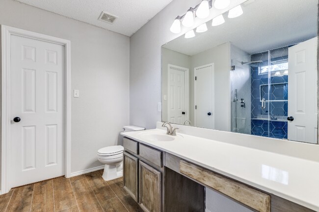 Building Photo - 2112 Royal Acres Trail