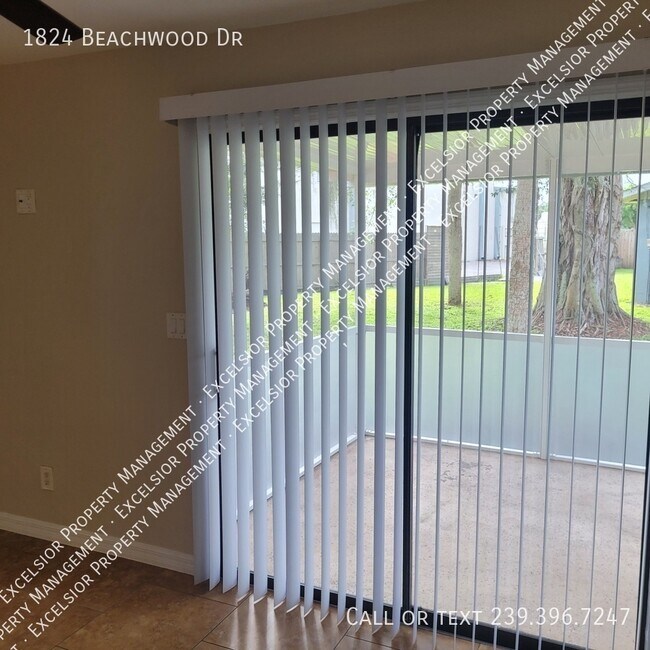 Building Photo - 1824 Beachwood Dr