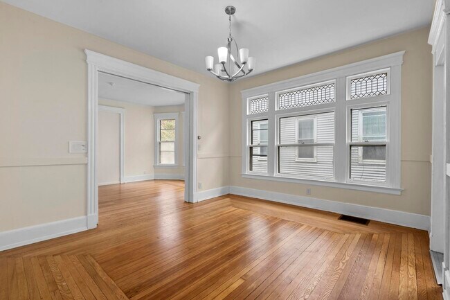 Building Photo - 167 Norton St