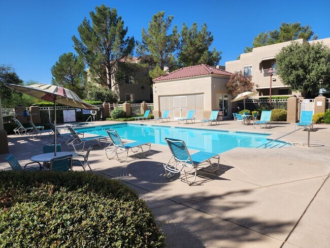 Building Photo - Summerlin Condo in La Posada