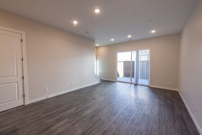 Building Photo - Built in 2024 - 3 bedroom with loft/office. Has AC.