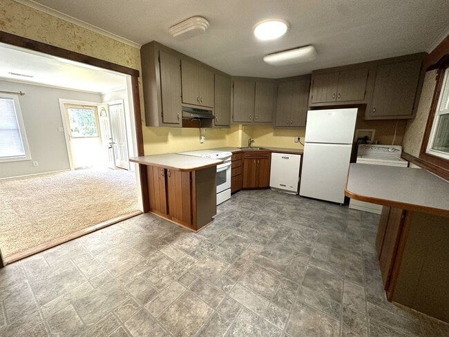 Building Photo - Charming 3BR/1.5BA Home in Oxford Heights Subdivision