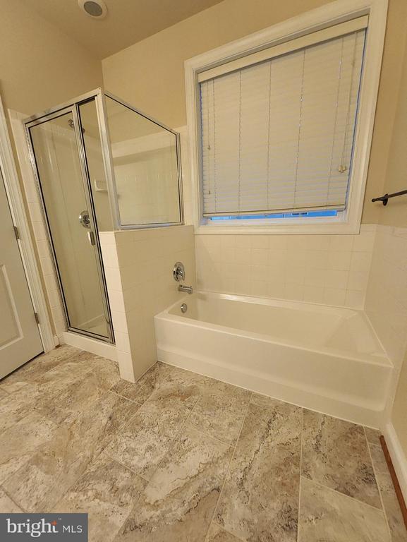 Building Photo - 15886 Mackenzie Manor Dr