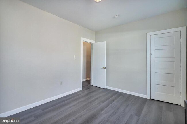 Building Photo - 24 Trent Ave