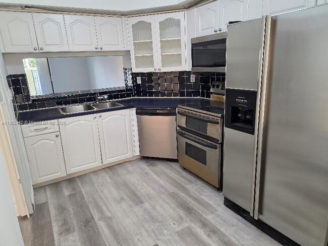 Building Photo - 8824 SW 130th Ct