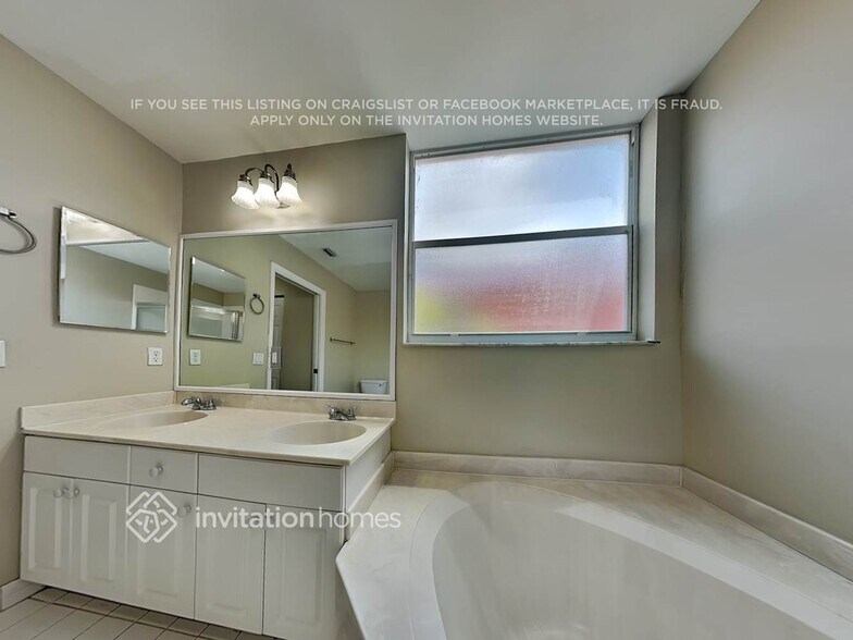Building Photo - 5325 SW 134th Ave