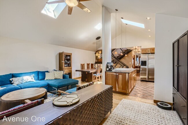 Building Photo - 4 br, 3 bath House - 1614 32nd Ave