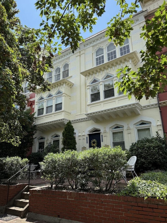 Building Photo - 437 2nd St SE