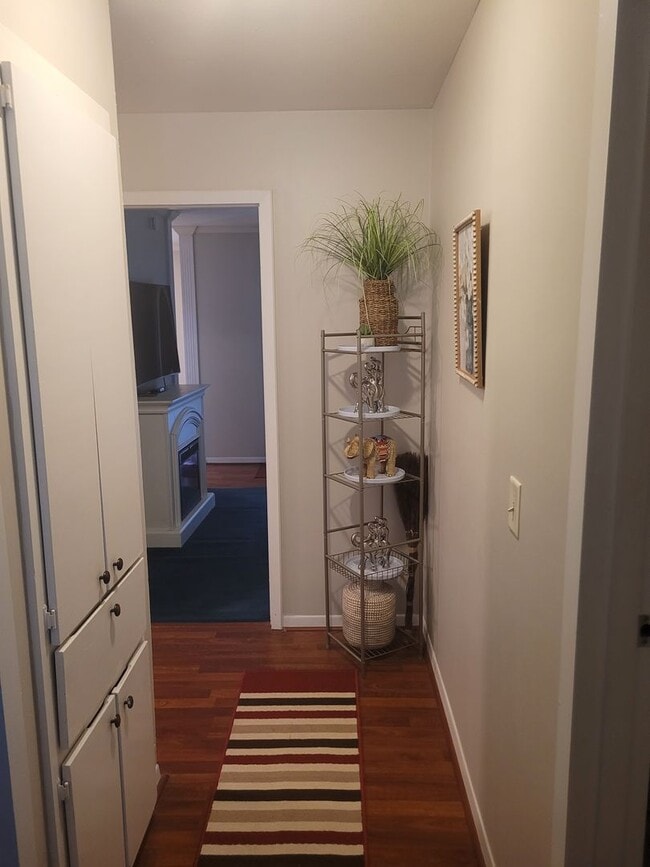 Building Photo - 2-bedroom 1-bath