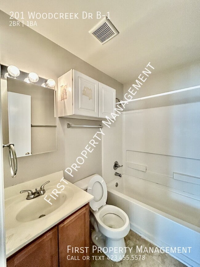 Building Photo - 201 Woodcreek Dr