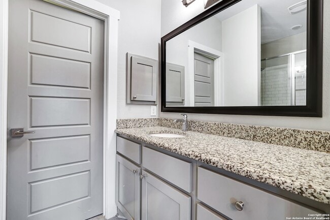 Building Photo - 507 Elmhurst Ave