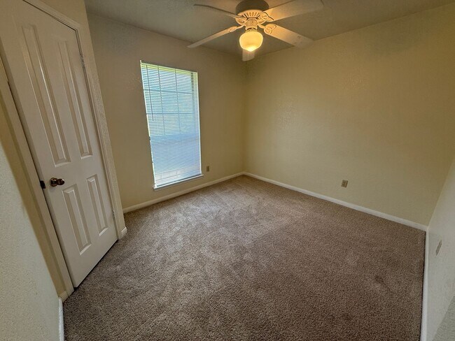 Building Photo - 1815 Diana Ln