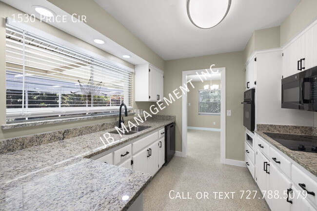 Building Photo - 1530 Price Cir