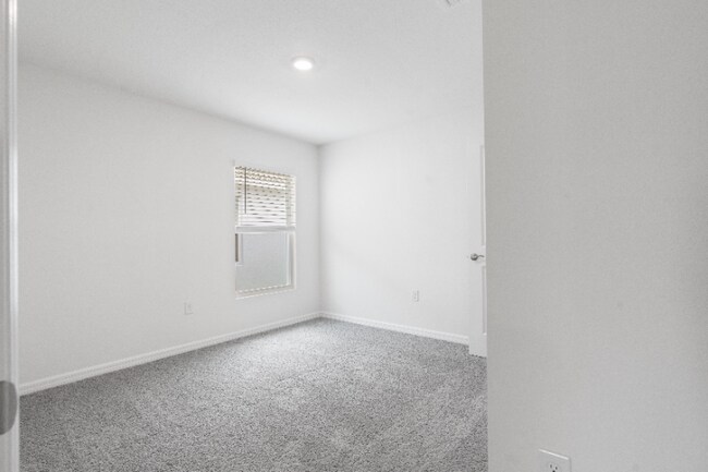 Building Photo - 4762 SW 88th Ln