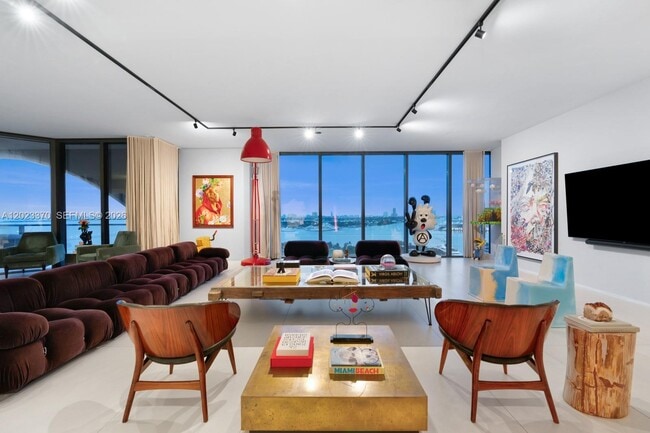 Building Photo - 1000 Biscayne Blvd