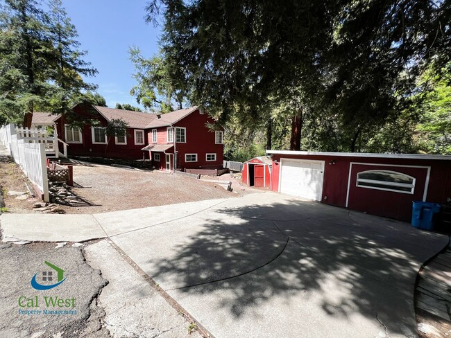 Building Photo - $3,695 - Beautiful 3 BD/1.5 BA Home in Old...