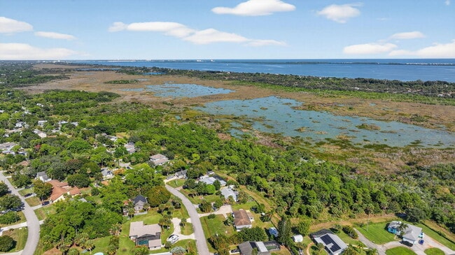 Building Photo - 6012 Hickory Dr