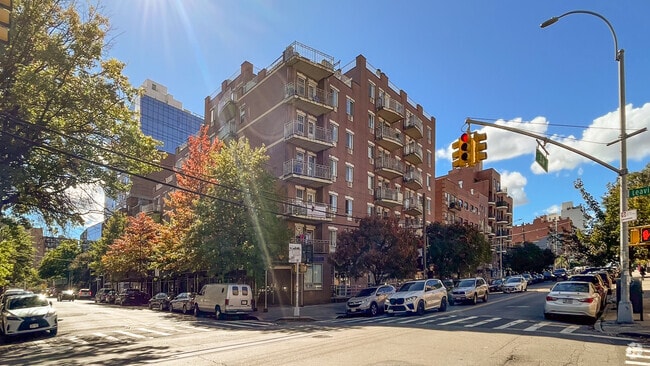 3506 Leavitt St Flushing, NY 11354 - 35-06 Leavitt St