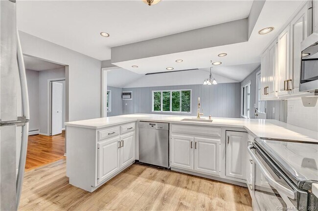 Building Photo - 4 Cranbury Woods Rd