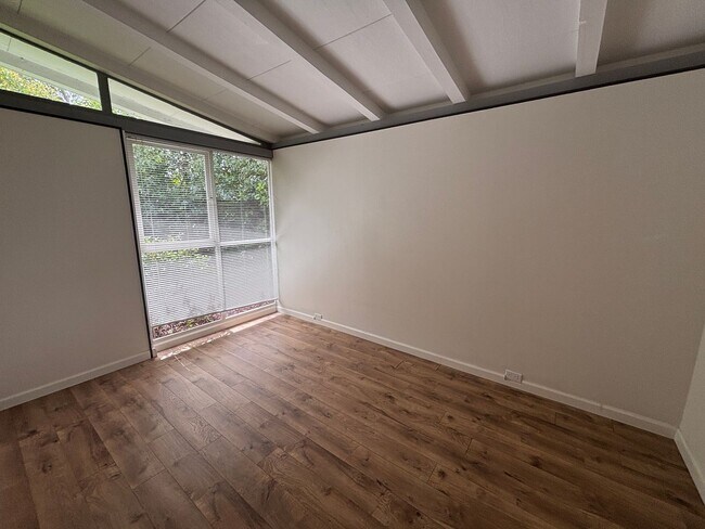Building Photo - CUPERTINO-charming Eichler house for rent in the heart of Cupertino